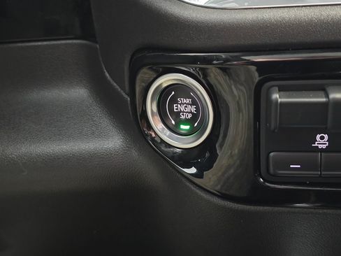 Used 2025 Chevrolet Silverado 1500 LT Trail Boss w/ Convenience Package II AWD/4WD image 34