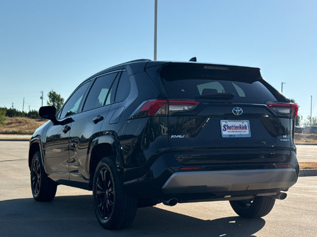 Used 2022 Toyota RAV4 SE AWD/4WD image 6