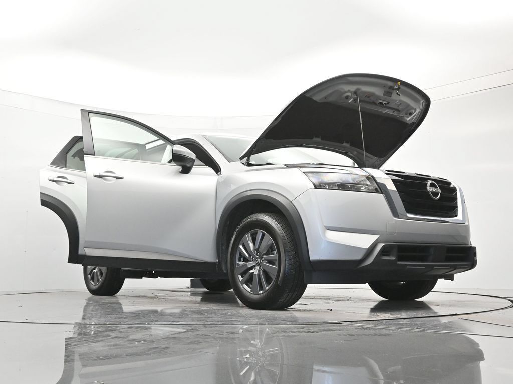 Used 2025 Nissan Pathfinder SV FWD image 50