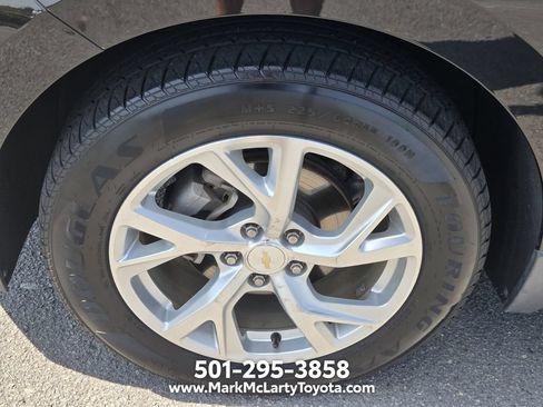 Used 2018 Chevrolet Equinox Premier FWD image 16