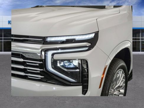 New 2025 Chevrolet Suburban Premier image 5