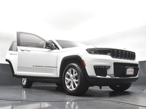 Used 2022 Jeep Grand Cherokee L Limited image 22
