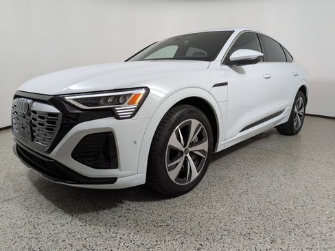 Certified 2024 Audi Q8 e-tron Premium Plus w/ Premium Plus Package image 3