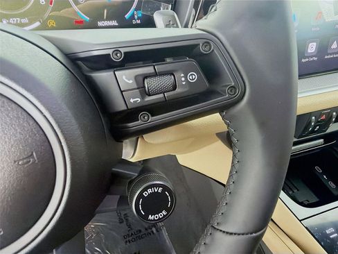 New 2026 Porsche Cayenne image 14