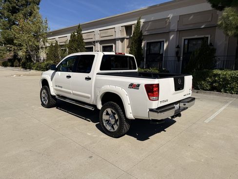 Used 2011 Nissan Titan SV w/ SV Value Truck Pkg image 6
