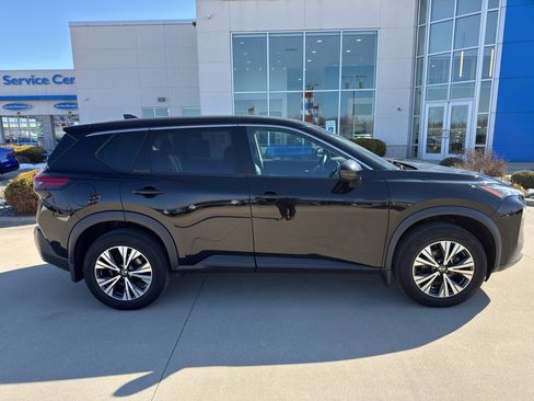 Used 2021 Nissan Rogue SV image 4