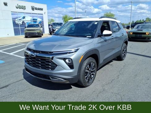 Used 2024 Chevrolet TrailBlazer ACTIV w/ Convenience Package AWD/4WD image 2