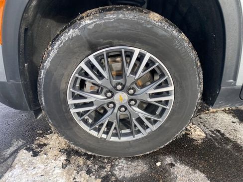 Used 2024 Chevrolet Traverse LT image 18