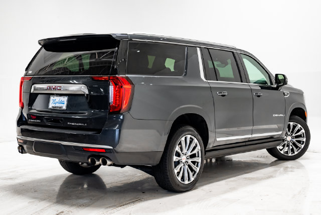 Used 2022 GMC Yukon XL Denali w/ Denali Premium Package AWD/4WD image 29