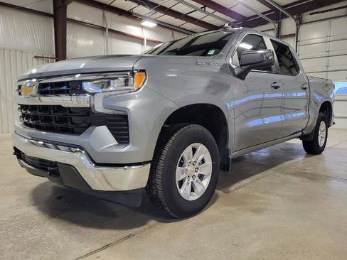 Used 2025 Chevrolet Silverado 1500 LT image 2