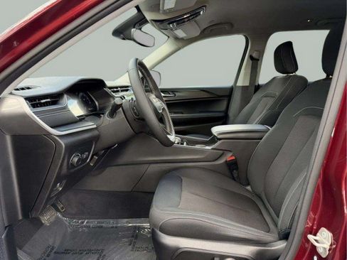 Used 2023 Jeep Grand Cherokee Laredo w/ MOPAR Finishing Package AWD/4WD image 19