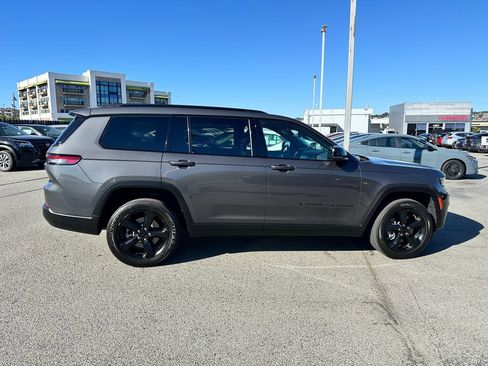 Used 2023 Jeep Grand Cherokee L Altitude AWD/4WD image 9