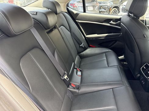 Used 2025 Genesis G70 2.5T AWD/4WD image 25