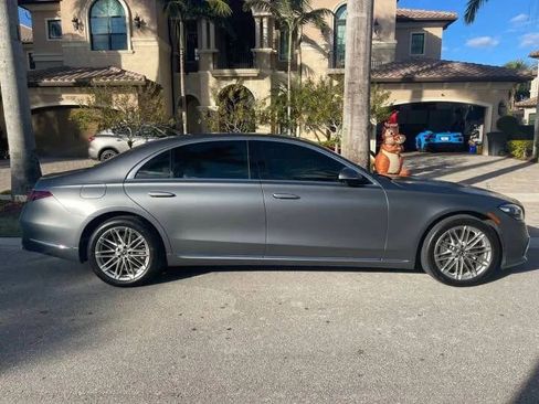 Used 2022 Mercedes-Benz S 580 4MATIC Sedan w/ Rear Seat Package image 3