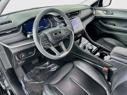 Used 2023 Jeep Grand Cherokee L Limited RWD image 9