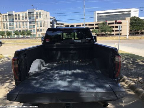 Used 2024 GMC Sierra 2500 AT4 w/ AT4 Preferred Package AWD/4WD image 10