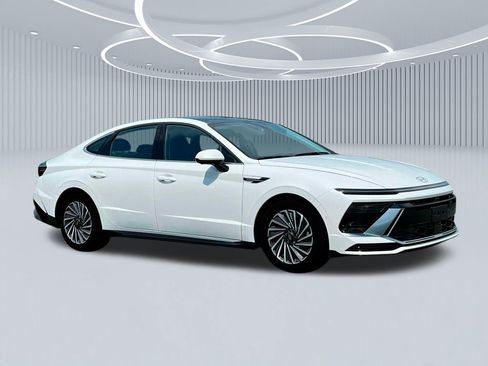 New 2025 Hyundai Sonata Limited image 10