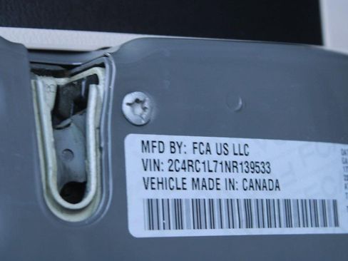 Used 2022 Chrysler Pacifica Touring-L image 17