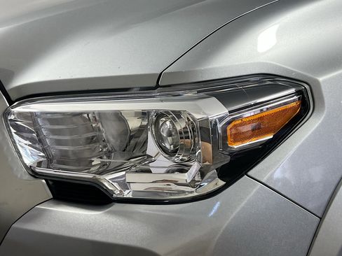 Used 2023 Toyota Tacoma SR5 RWD image 11