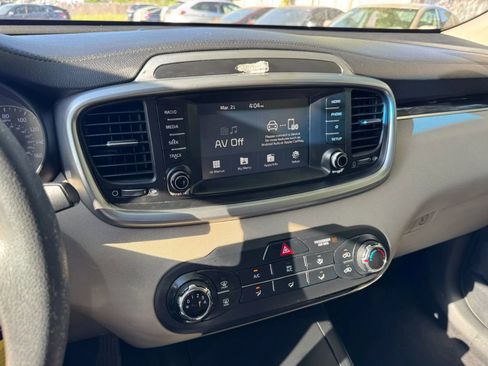 Used 2019 Kia Sorento FWD image 35