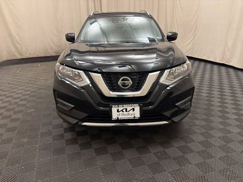 Used 2020 Nissan Rogue SV image 2