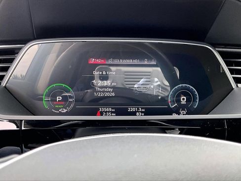 Used 2022 Audi e-tron Premium Plus w/ Premium Plus Package image 26