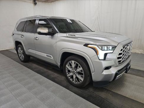 Used 2025 Toyota Sequoia Capstone AWD/4WD image 2