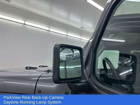 Used 2025 Jeep Gladiator Sport image 17