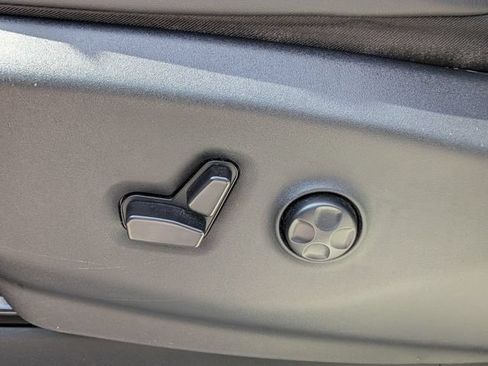Used 2024 Chrysler Pacifica Limited FWD image 22