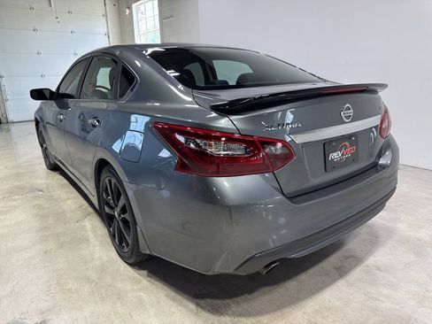 Used 2017 Nissan Altima 2.5 SR w/ Midnight Edition Package FWD image 4