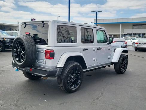 Used 2024 Jeep Wrangler Unlimited Sahara AWD/4WD image 29