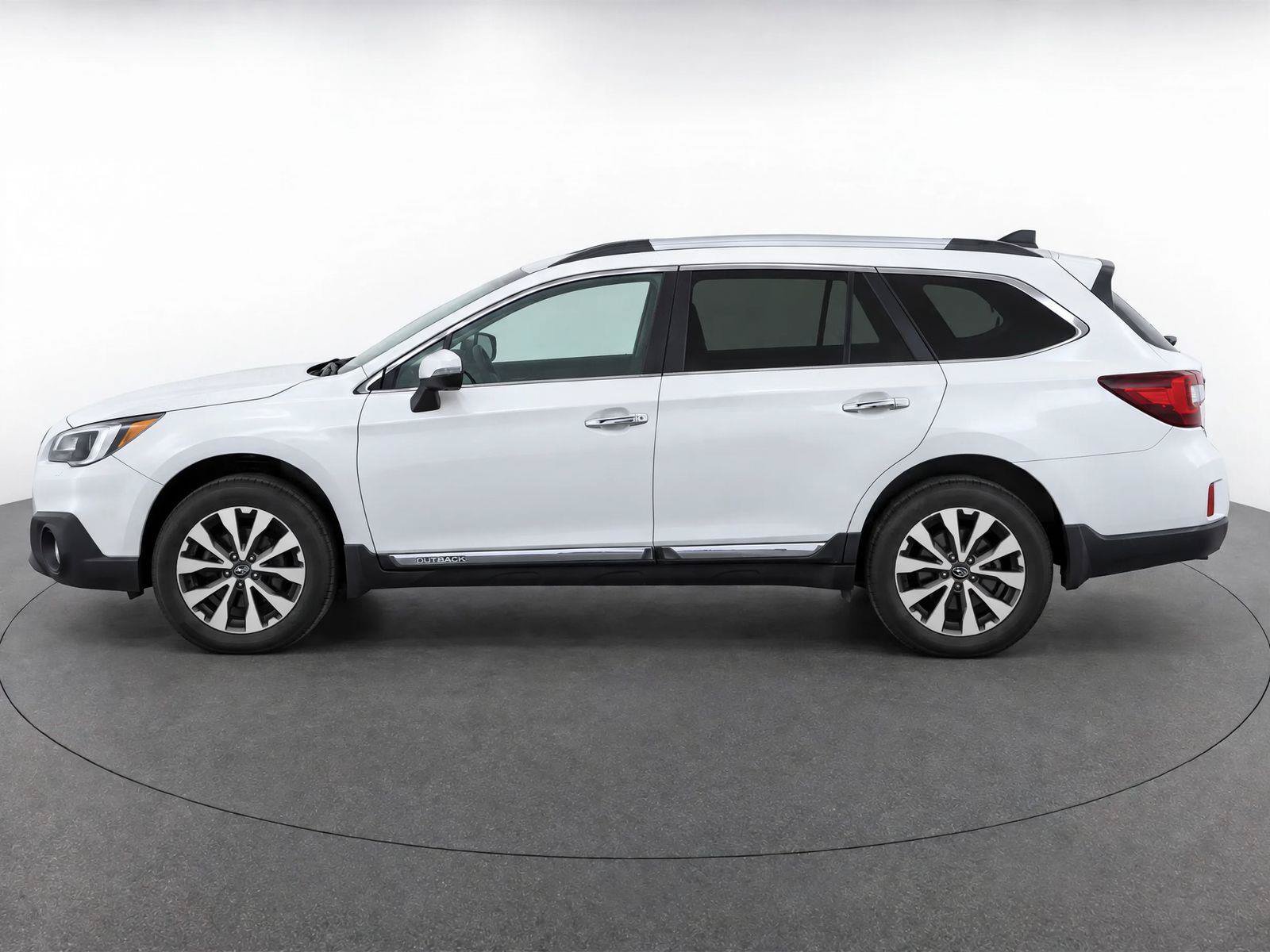 Used 2017 Subaru Outback 2.5i Touring w/ Popular Package #5A AWD/4WD image 6
