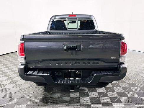 Used 2022 Toyota Tacoma TRD Sport w/ TRD Premium Sport Package AWD/4WD image 4