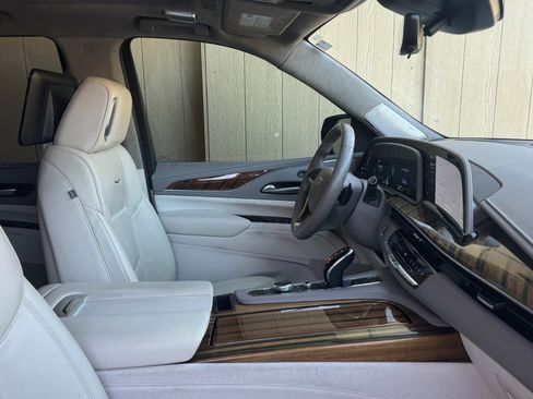 Used 2022 Cadillac Escalade Sport Platinum w/ LPO, ONYX Package image 30