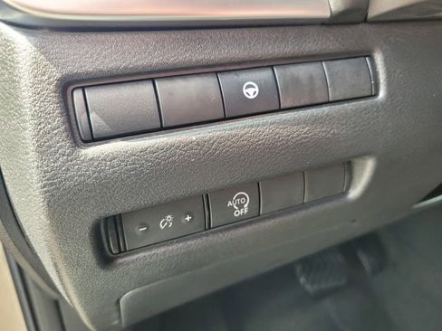 Certified 2023 Nissan Rogue SV FWD image 19