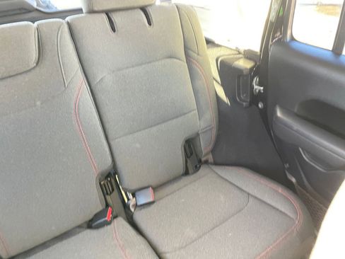 Used 2025 Jeep Wrangler Unlimited Rubicon image 37