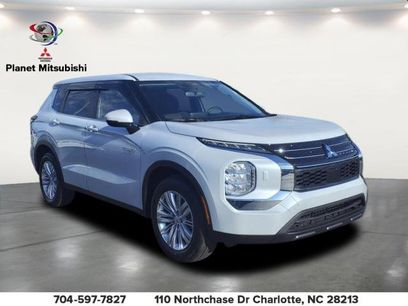 New 2025 Mitsubishi Outlander ES