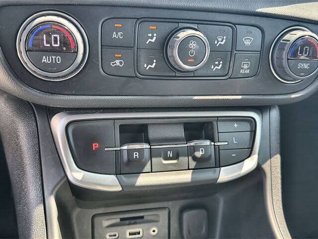 Used 2024 GMC Terrain SLT AWD/4WD image 15