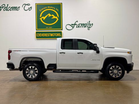 Used 2023 Chevrolet Silverado 2500 Custom w/ Custom Convenience Package image 9
