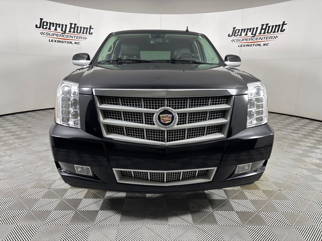 Used 2014 Cadillac Escalade Platinum AWD/4WD image 2