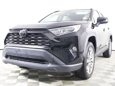 Used 2020 Toyota RAV4 XLE Premium image 2