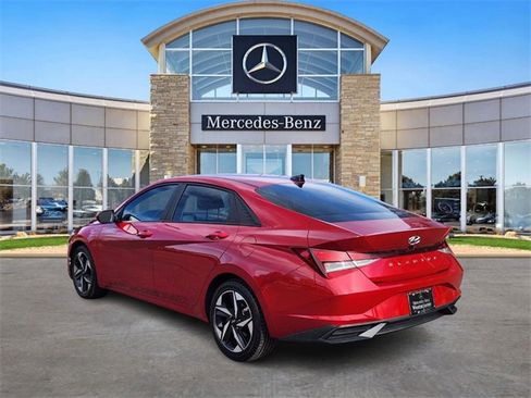 Used 2023 Hyundai Elantra SEL w/ Convenience Package image 3