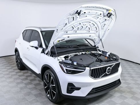 Used 2024 Volvo XC40 B5 Ultimate w/ Protection Package Premier image 35