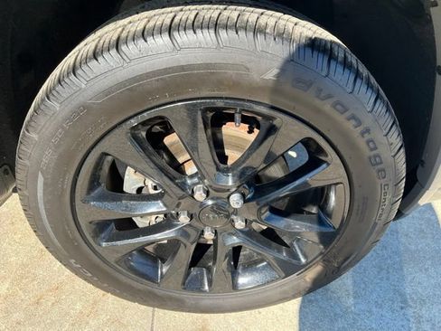 Certified 2021 Jeep Grand Cherokee Laredo X AWD/4WD image 8