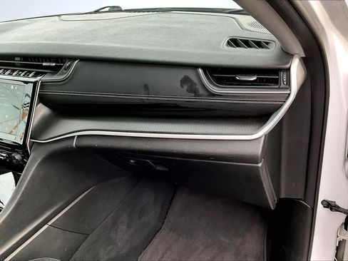 Used 2024 Jeep Grand Cherokee Laredo AWD/4WD image 24