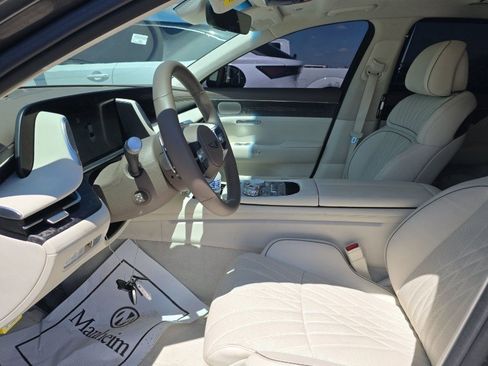 Used 2023 Genesis G90 3.5T image 2