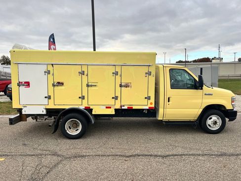 Used 2019 Ford E-450 and Econoline 450 Super Duty w/ Power Windows & Locks Group image 8