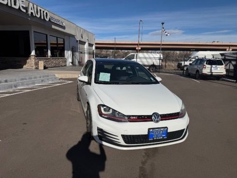 Used 2016 Volkswagen GTI SE image 19