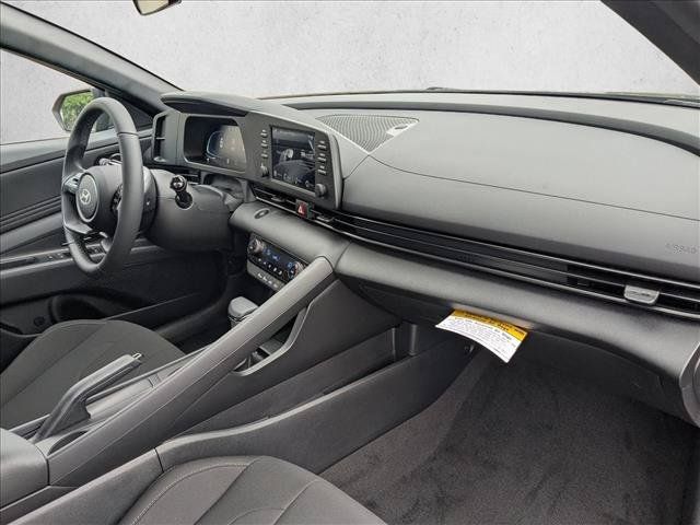 Used 2025 Hyundai Elantra Sport FWD image 21