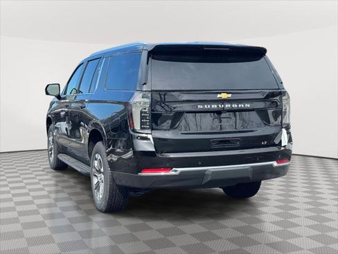 New 2026 Chevrolet Suburban LT image 4